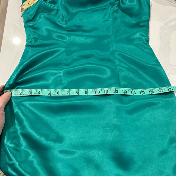 Vintage Emeral Green Silk Qipao (Cheongsam) - Picture 15 of 16